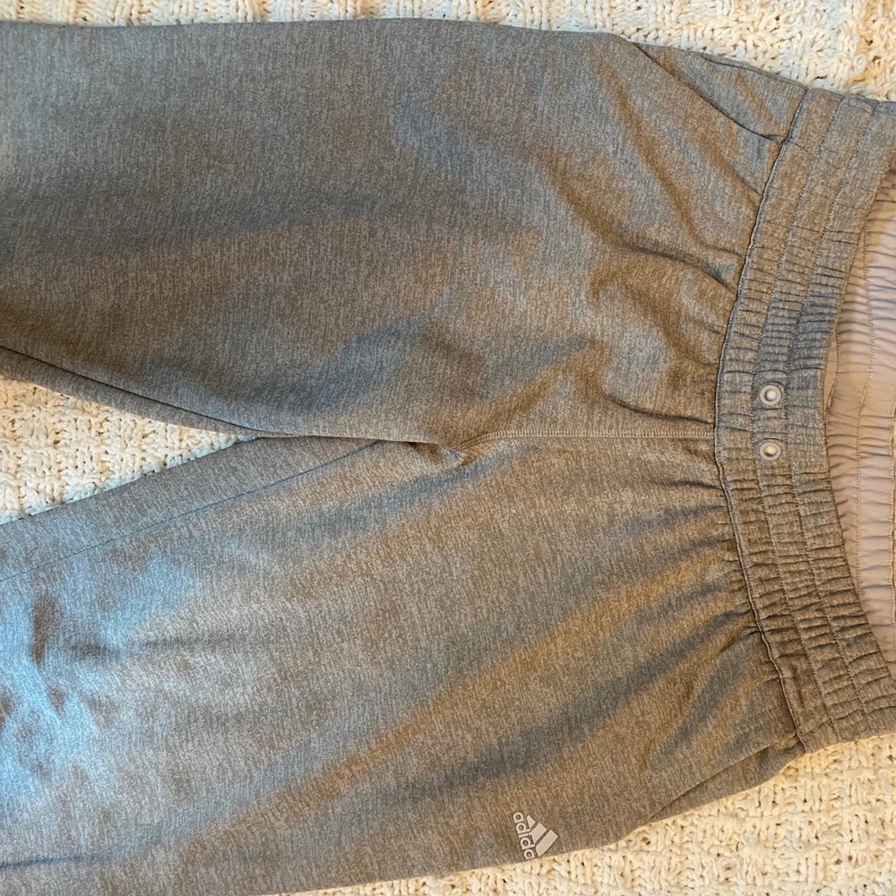 gray sweatpants